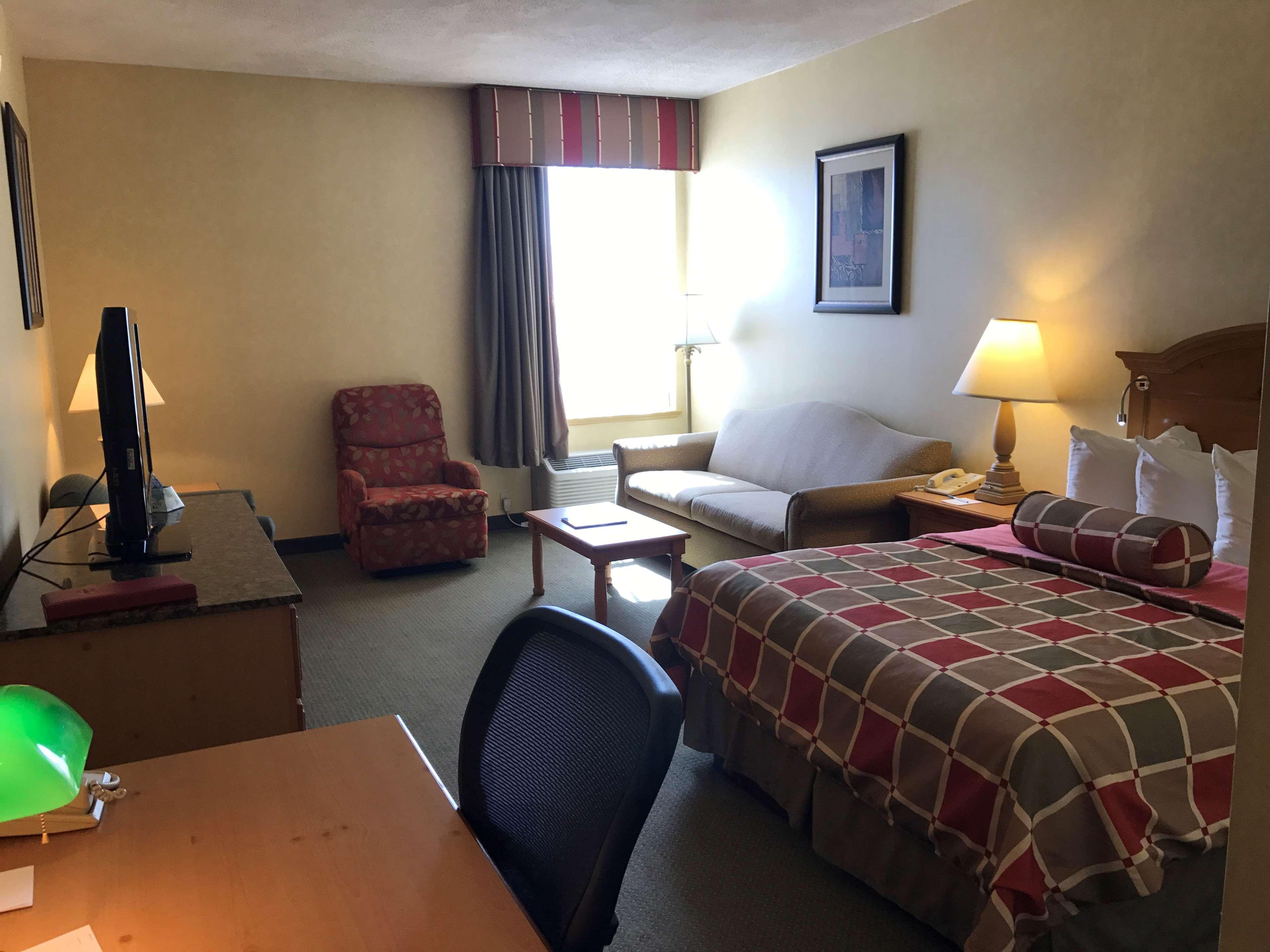 Best Western Plus Revere Inn & Suites Paradise Exterior photo